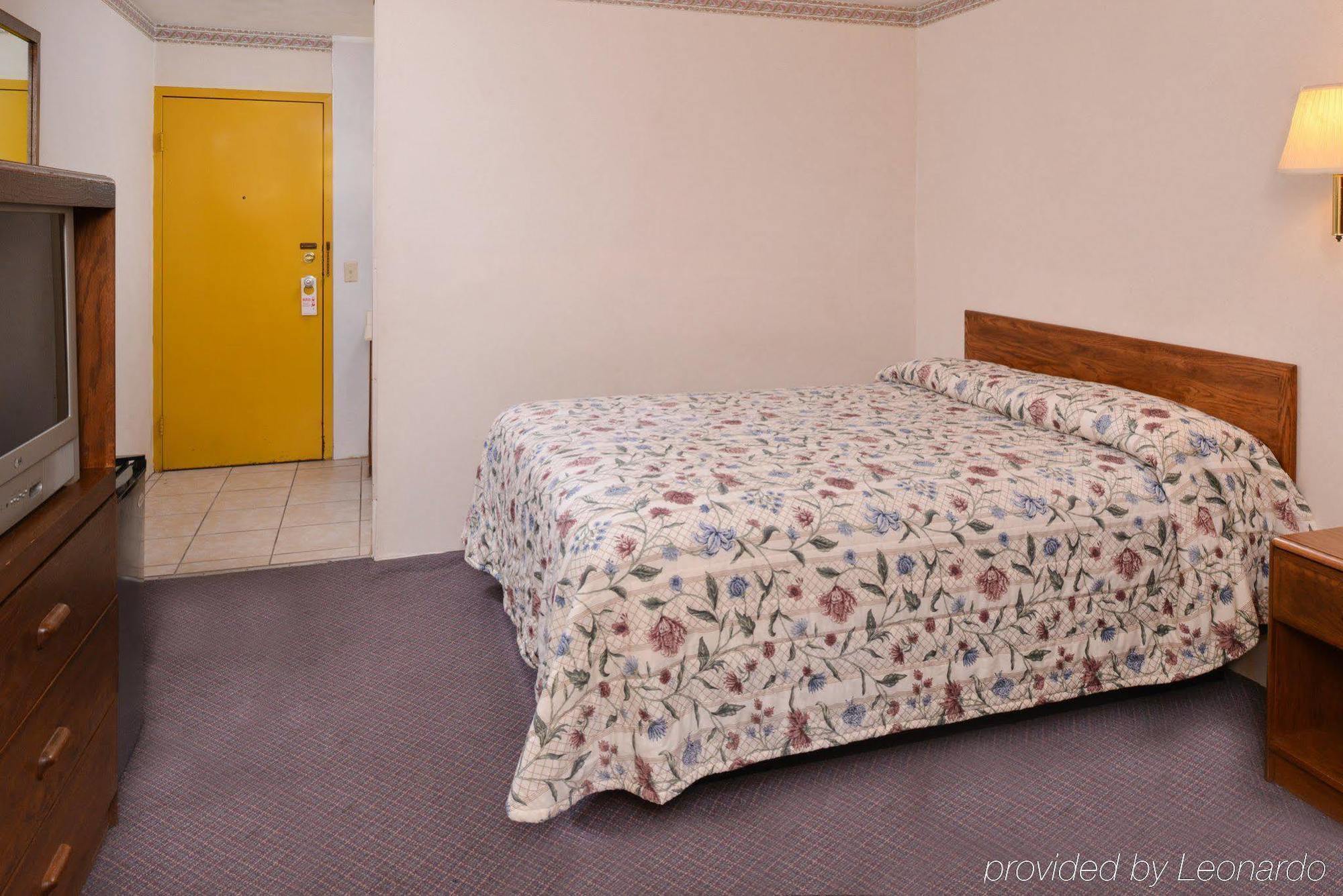 Red Carpet Inn North East Zewnętrze zdjęcie