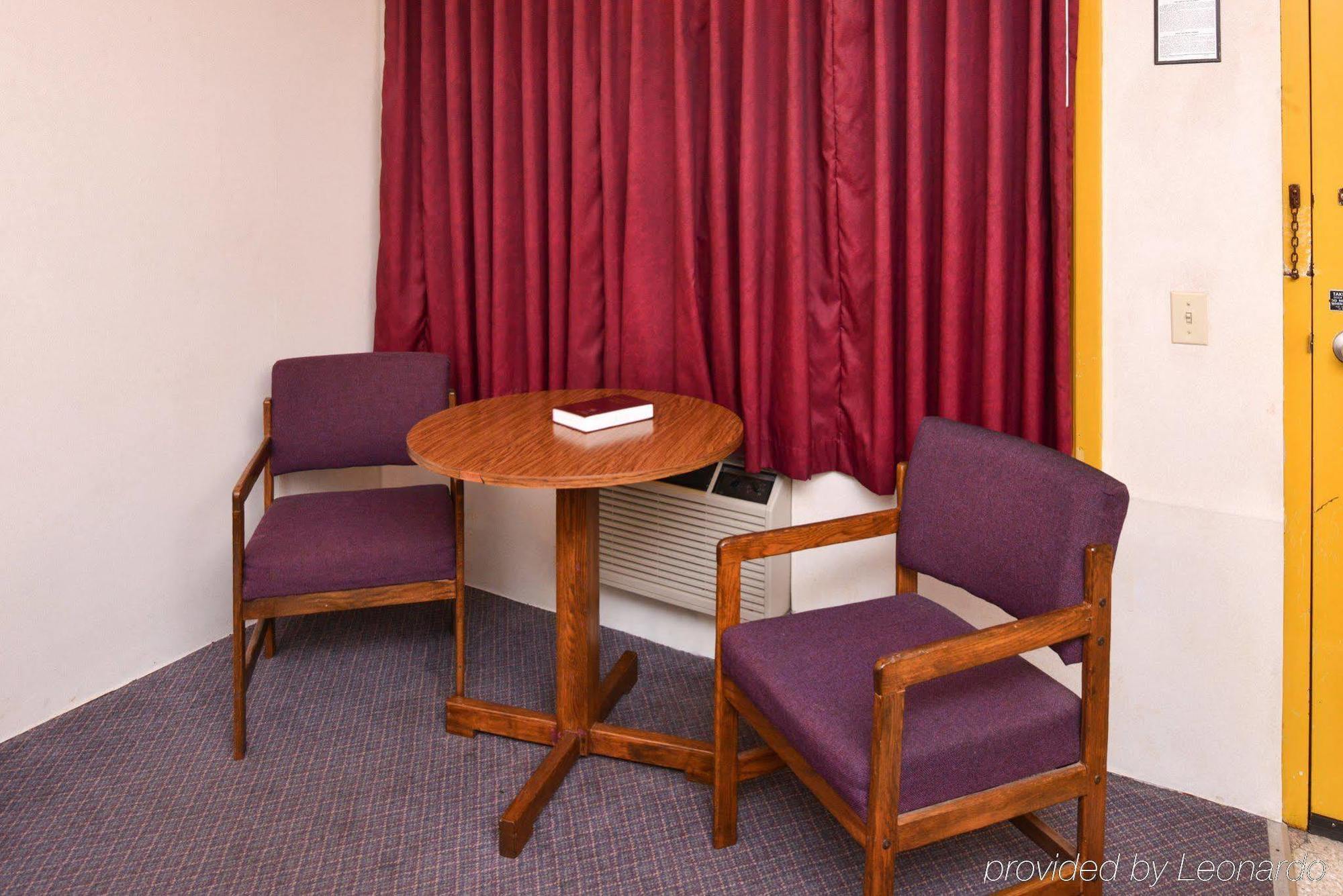 Red Carpet Inn North East Zewnętrze zdjęcie