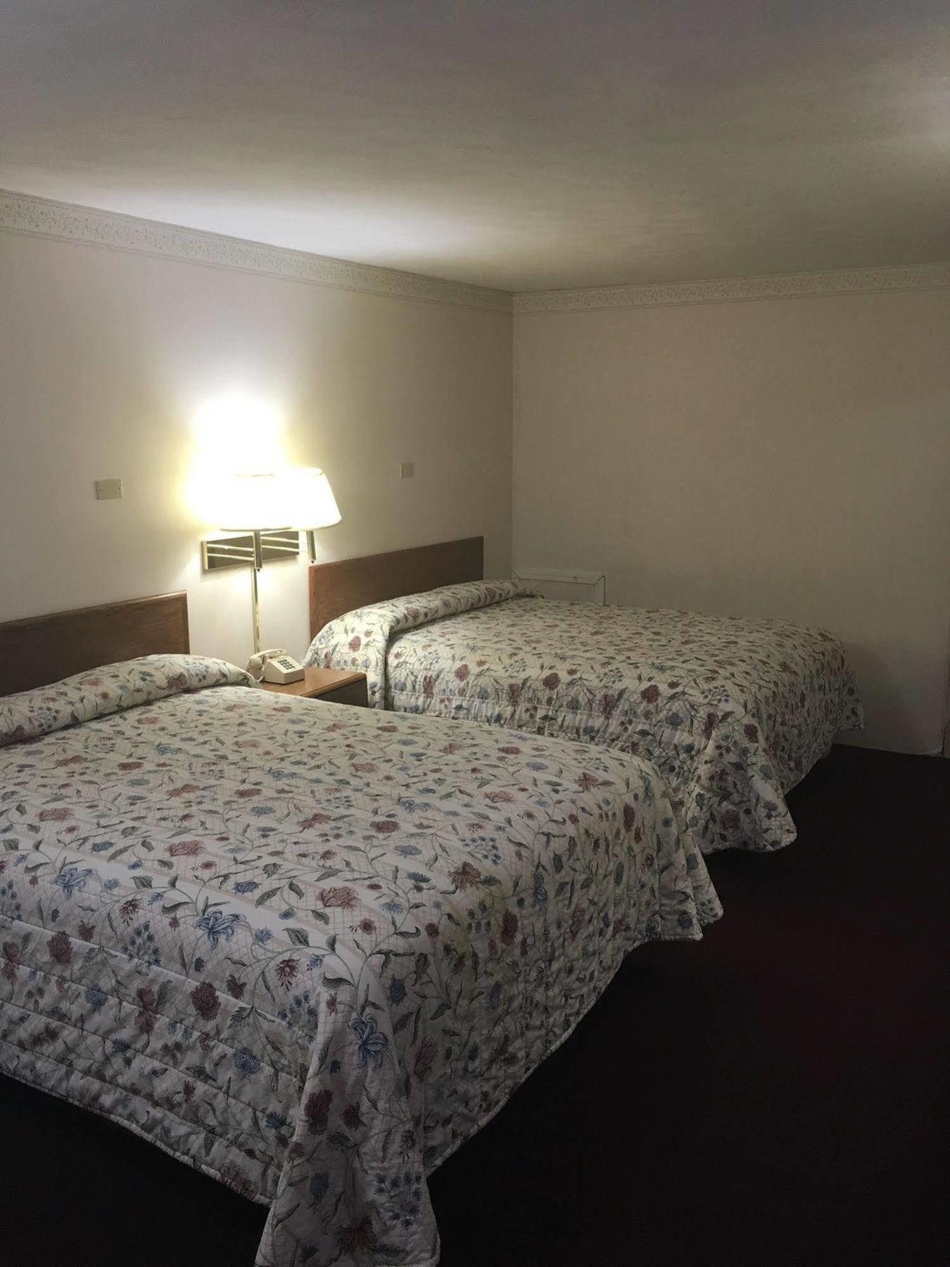 Red Carpet Inn North East Zewnętrze zdjęcie